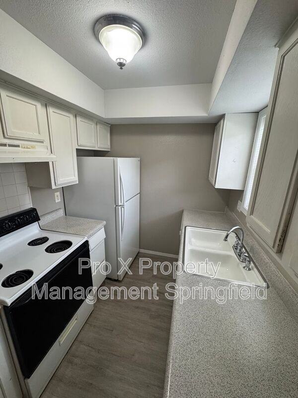 4131 S Glenn Ave #B - Photo 4 of 14