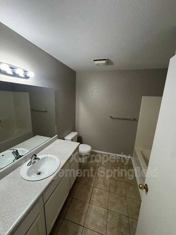 4131 S Glenn Ave #B - Photo 7 of 14