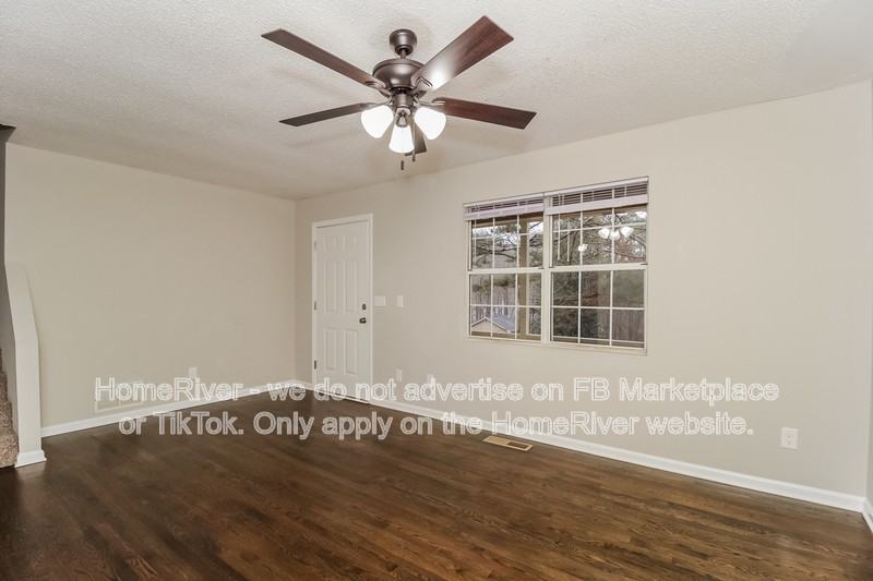 555 Browning Cir - Photo 2 of 17