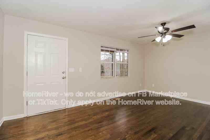 555 Browning Cir - Photo 4 of 17