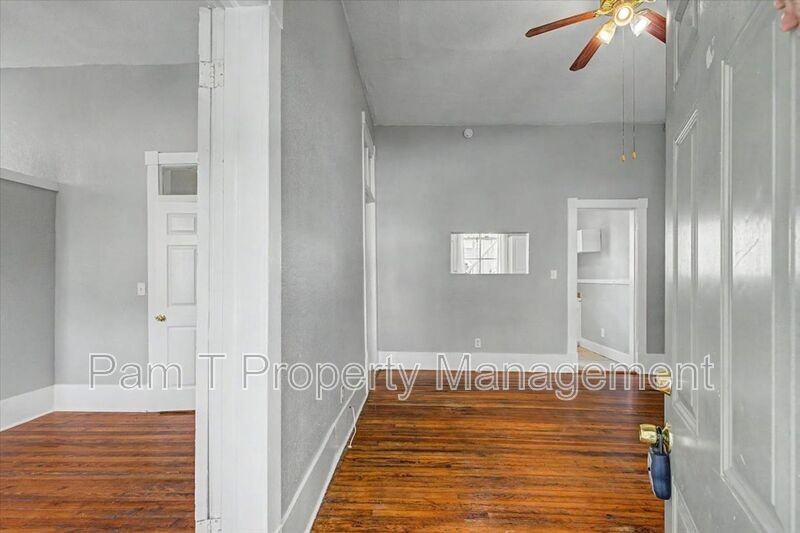 402 E Park Ave #1B - Photo 4 of 19
