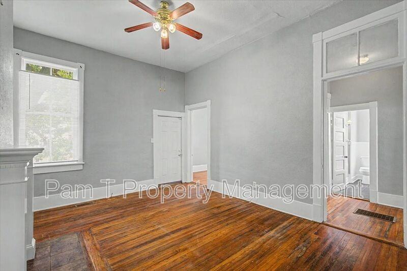 402 E Park Ave #1B - Photo 5 of 19