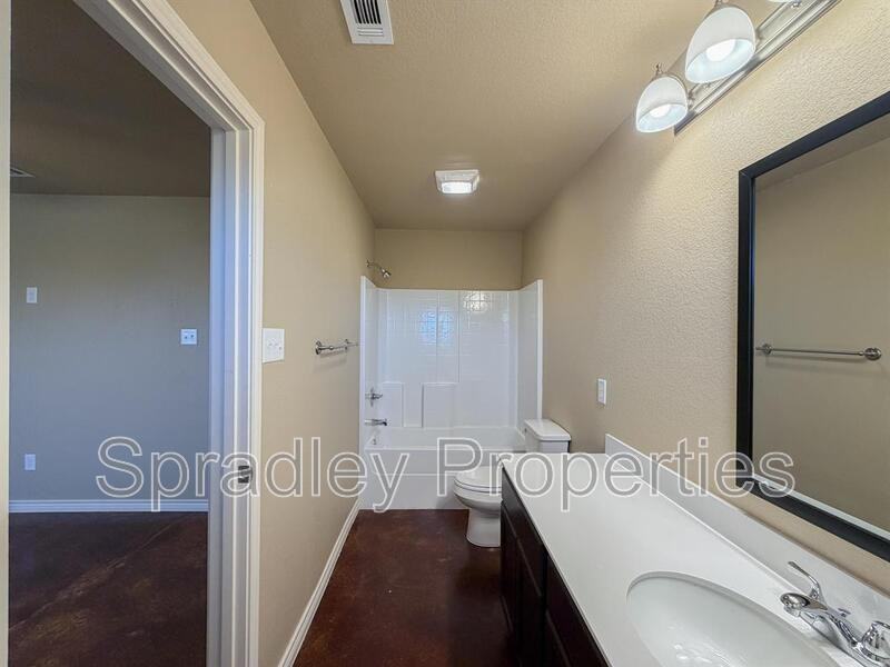 1047 Edwards Dr Apt B - Photo 6 of 18
