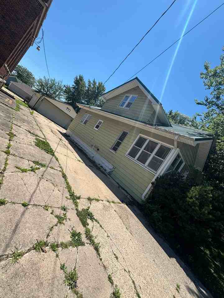 110 1st St Nw #1 - Photo 2 of 10