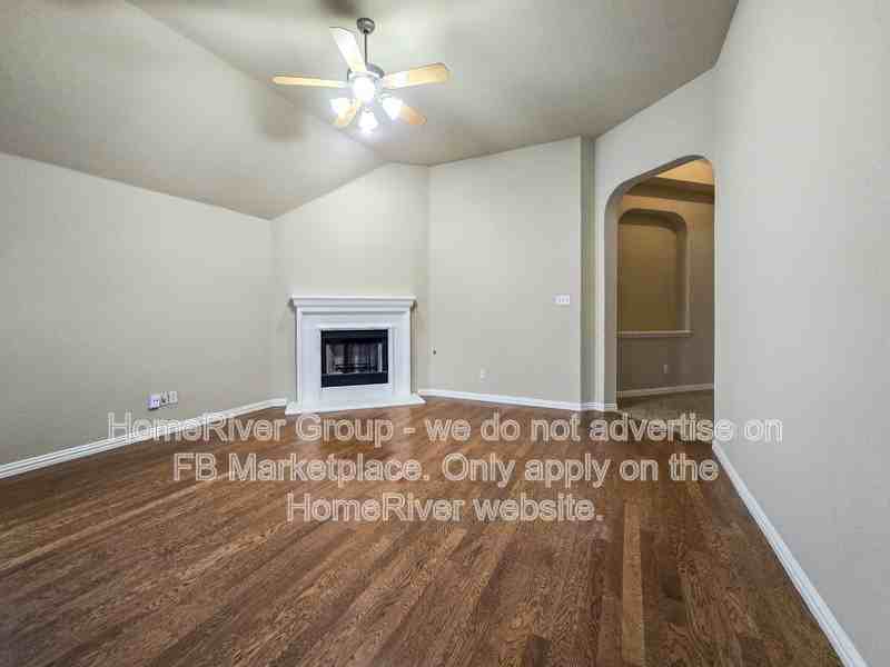 647 E Sandra Ln - Photo 3 of 17