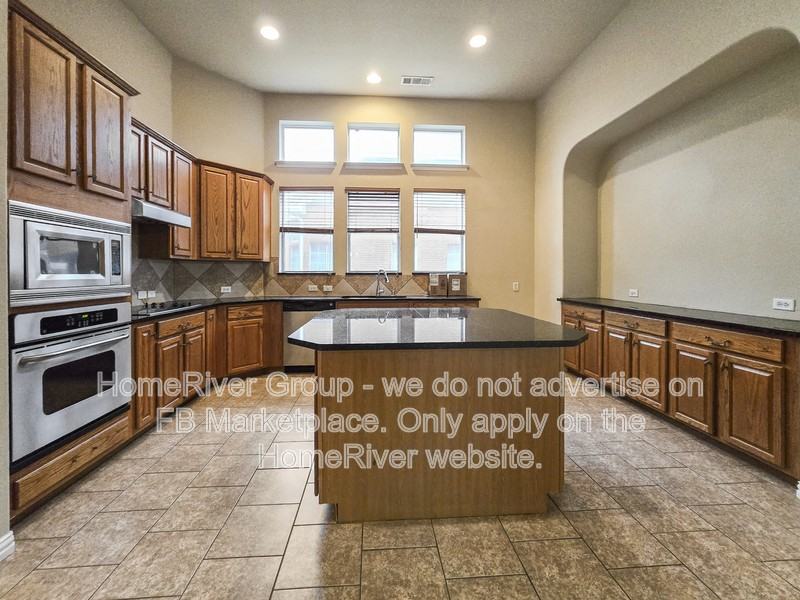 647 E Sandra Ln - Photo 5 of 17