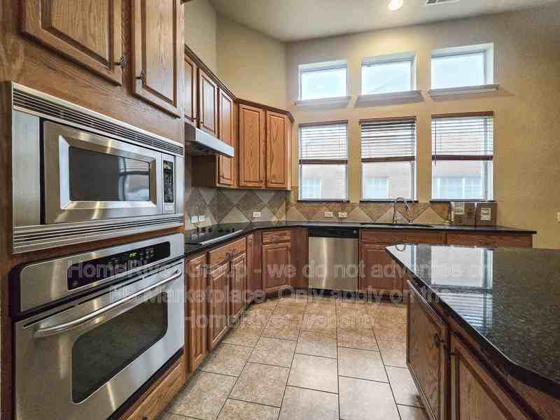 647 E Sandra Ln - Photo 6 of 17