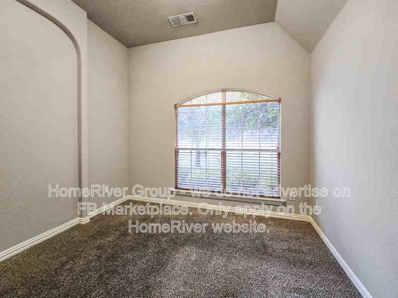 647 E Sandra Ln - Photo 7 of 17