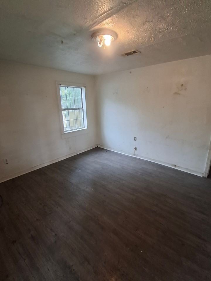 240 Ellis Ave #1 - Photo 2 of 11