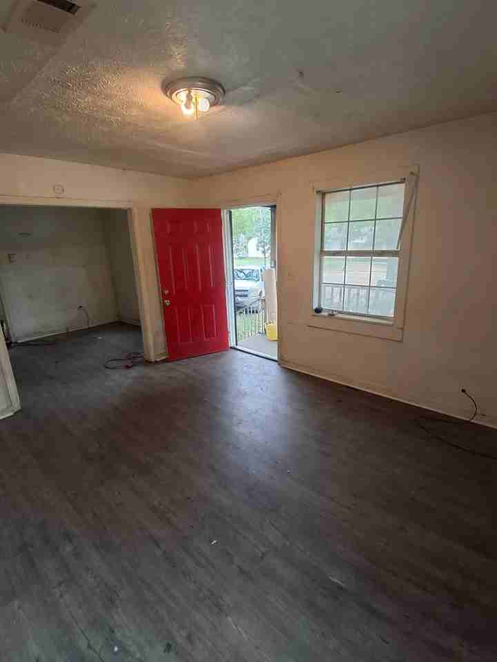 240 Ellis Ave #1 - Photo 3 of 11