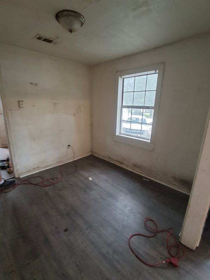 240 Ellis Ave #1 - Photo 4 of 11