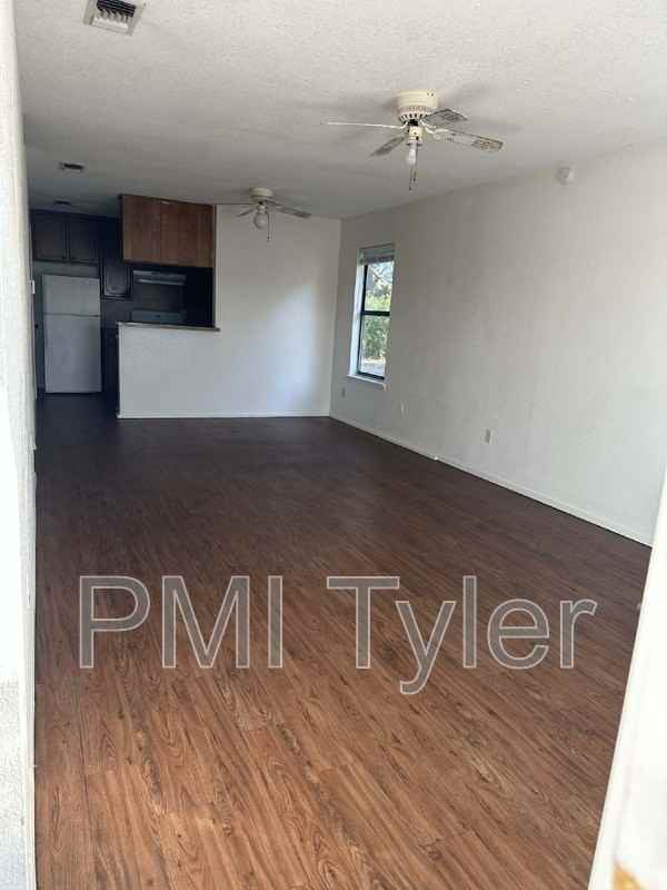 2815 W Shaw St - Photo 5 of 5