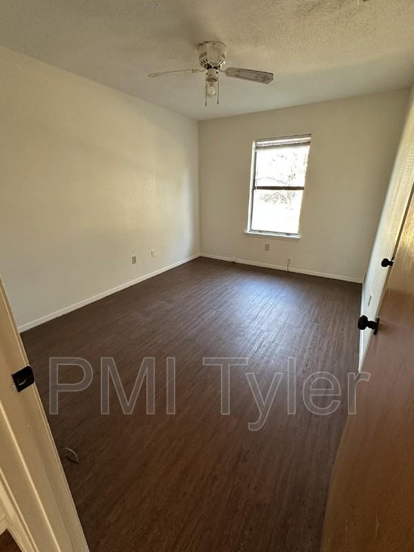 2815 W Shaw St - Photo 3 of 5