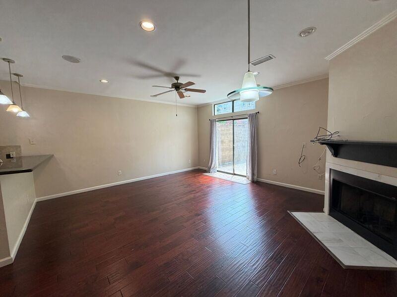 1927 Summit Ave - Photo 3 of 22