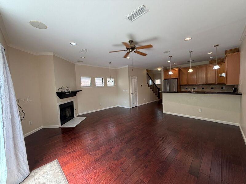 1927 Summit Ave - Photo 4 of 22