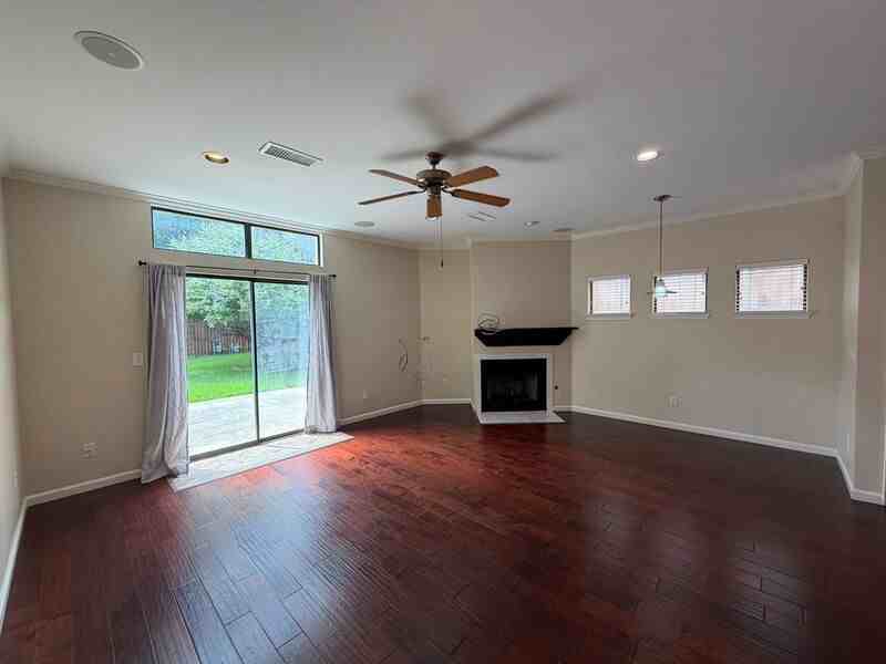 1927 Summit Ave - Photo 5 of 22