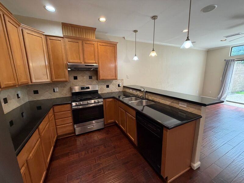 1927 Summit Ave - Photo 7 of 22