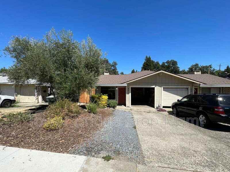 6416 Miles Ln - Photo 4 of 36