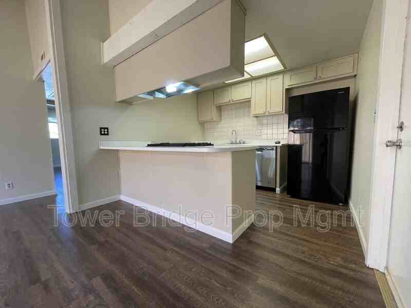 6416 Miles Ln - Photo 6 of 36