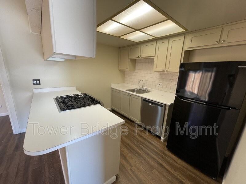 6416 Miles Ln - Photo 7 of 36