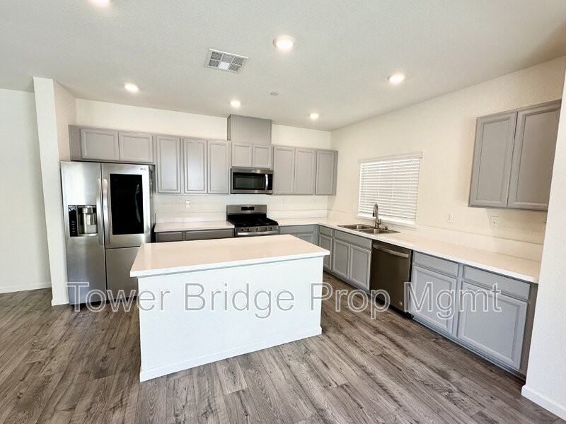 11789 Plato Way - Photo 4 of 46