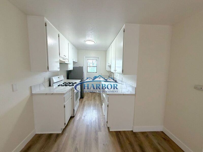 1621 E 5th St #3 - Photo 3 of 11