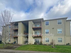 519 Catron St N - Photo 1 of 1