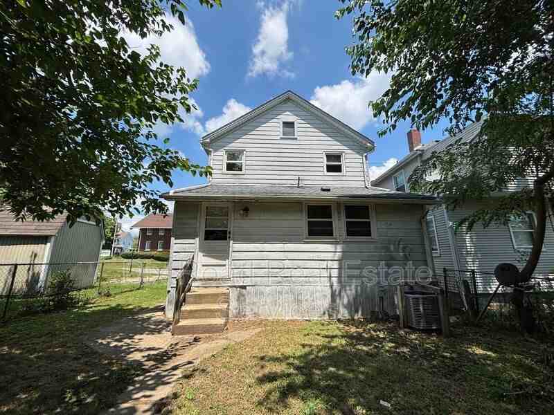 112 Heaton Ave - Photo 4 of 26