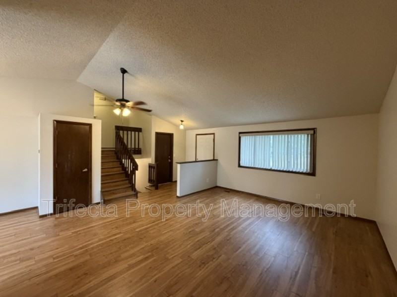 2718 Garden Dr - Photo 3 of 25