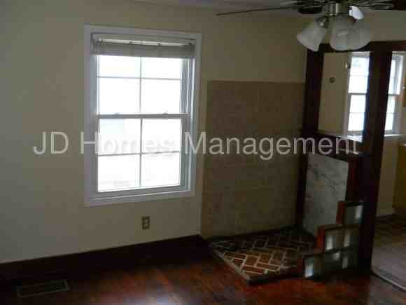 1467 Hawthorne Ave NW - Photo 3 of 3