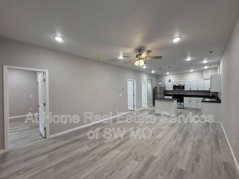 805 S Douglas Ave - Photo 2 of 13
