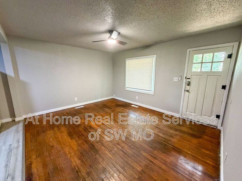 1520 E Nora St - Photo 3 of 10