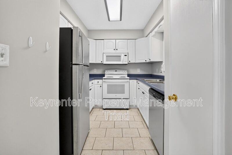 151 Laura Ave - Photo 2 of 33