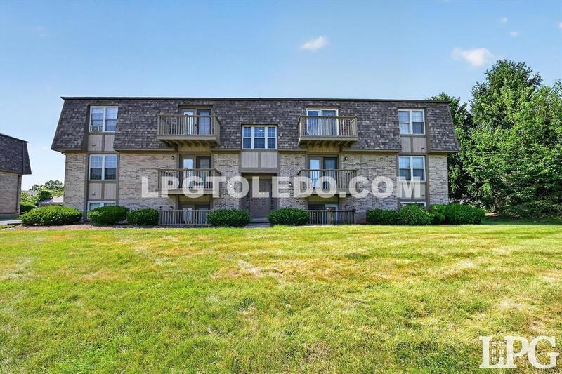811 Hilltop Ln - Photo 3 of 25