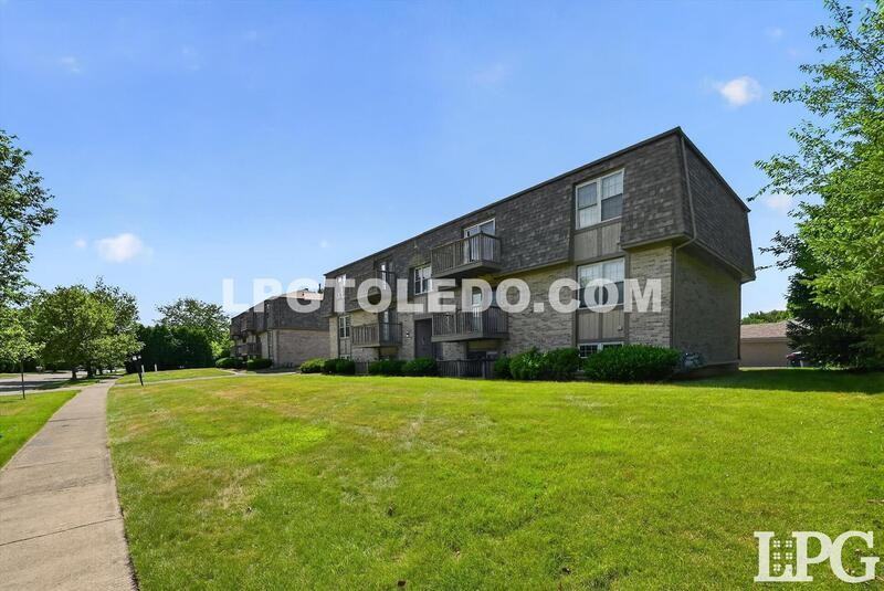 811 Hilltop Ln - Photo 4 of 25