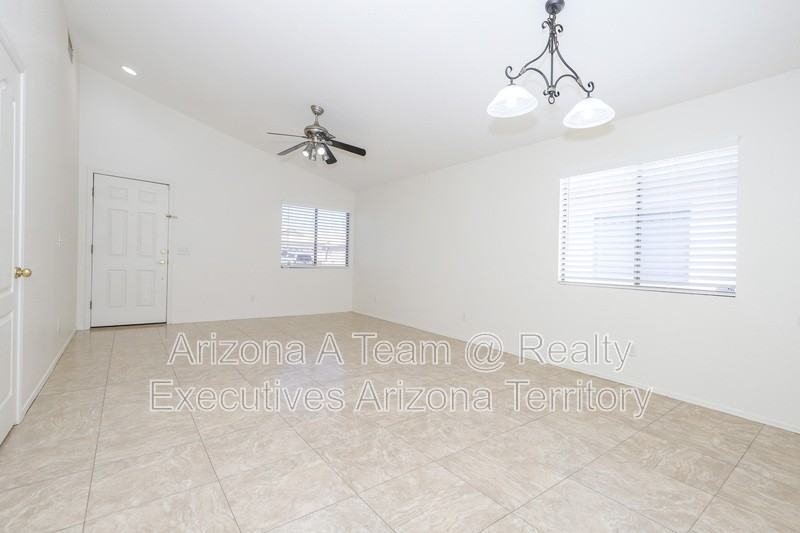2868 W Simplicity Dr - Photo 3 of 26