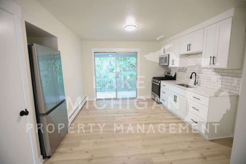 883 Emerald Ave Ne - Photo 2 of 6