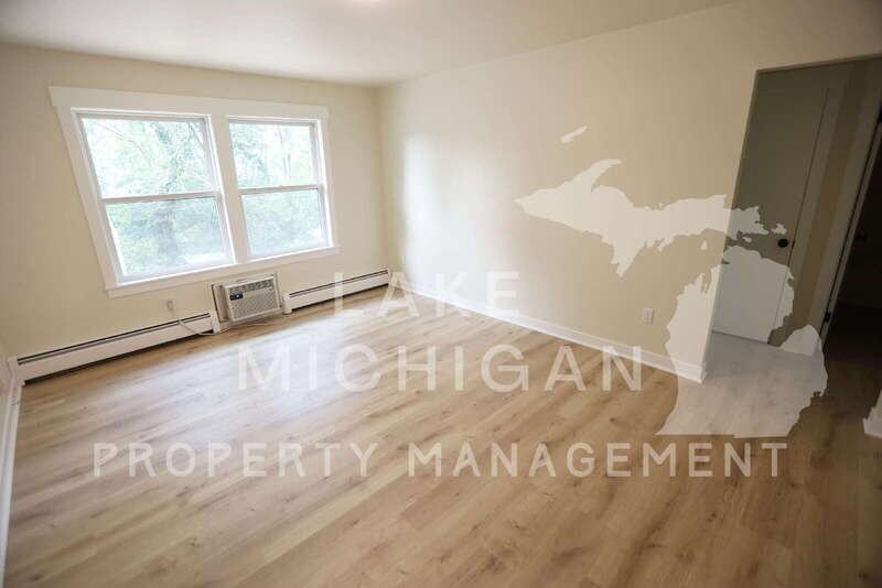 883 Emerald Ave Ne - Photo 3 of 6