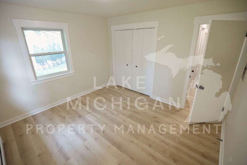 883 Emerald Ave Ne - Photo 4 of 6