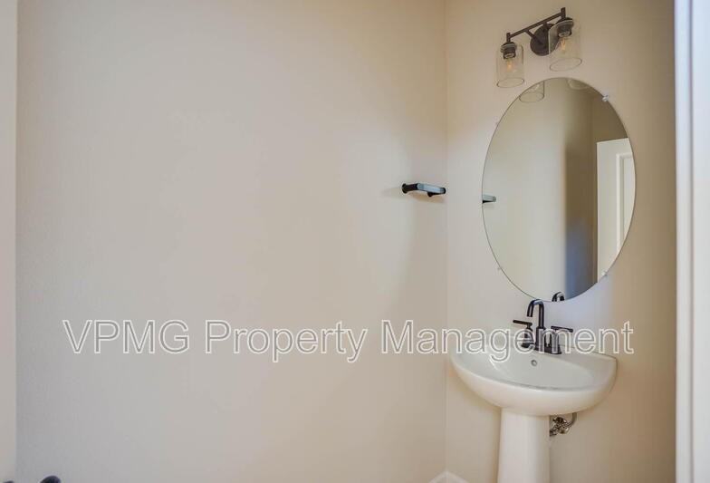 18300 Ne 14th St - Photo 3 of 36