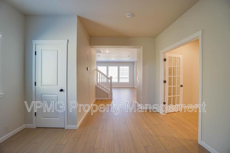 18300 Ne 14th St - Photo 4 of 36