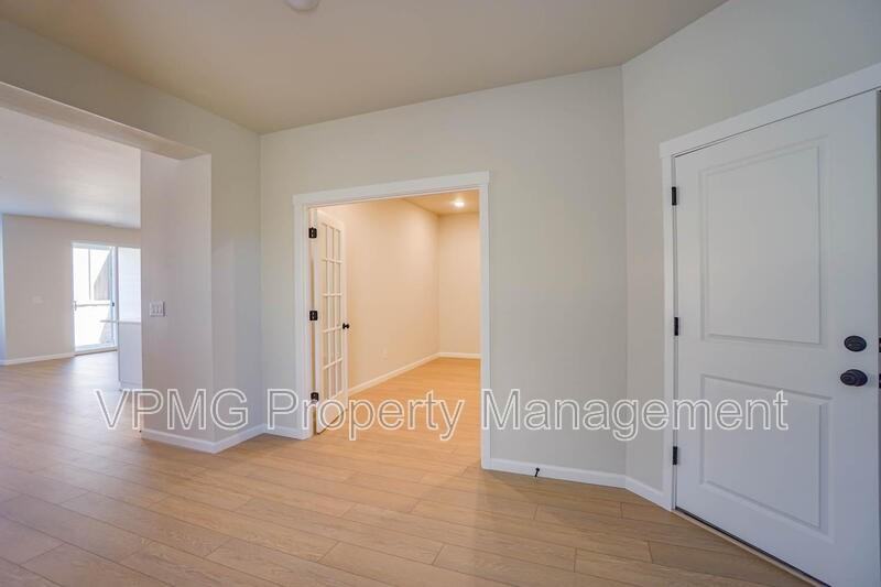 18300 Ne 14th St - Photo 5 of 36