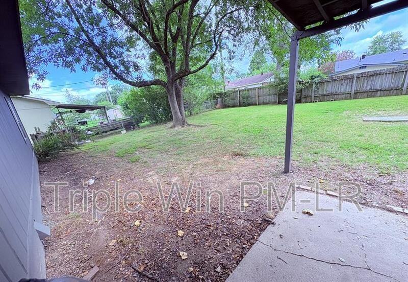 220 Randall Dr - Photo 6 of 41