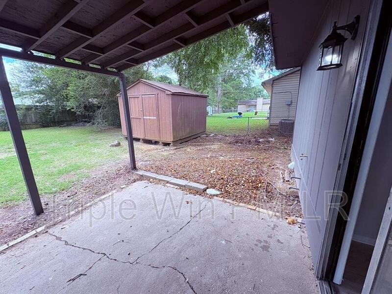 220 Randall Dr - Photo 7 of 41