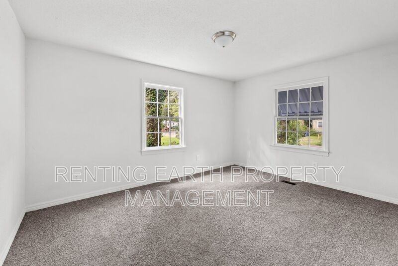 576 Sun Valley Rd - Photo 7 of 17