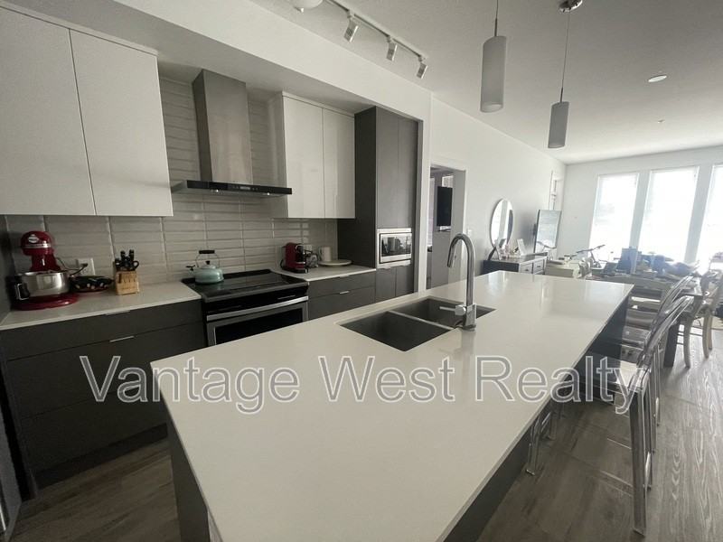 1785 Richter St - Photo 4 of 8