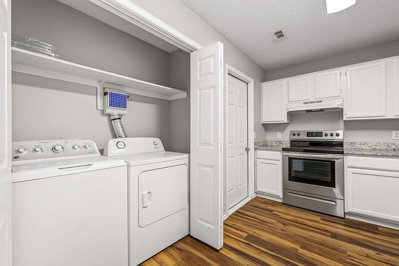 302 Parkcrest Dr - Photo 3 of 15