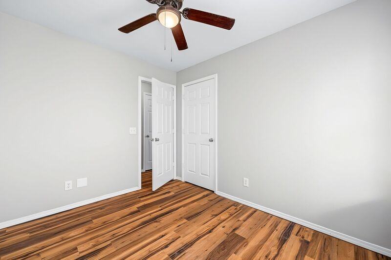 302 Parkcrest Dr - Photo 6 of 15