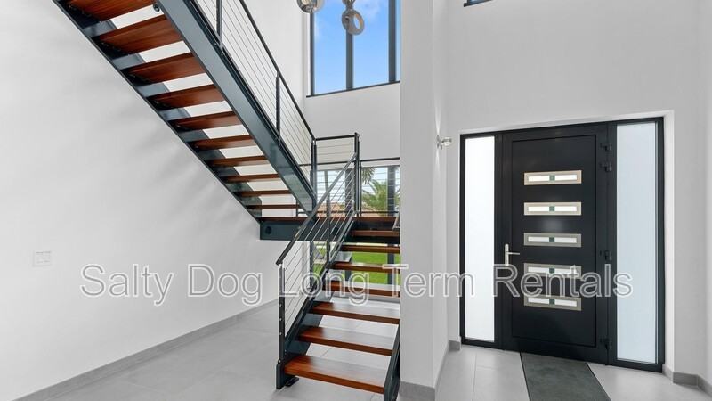 3001 John Anderson Dr - Photo 3 of 31