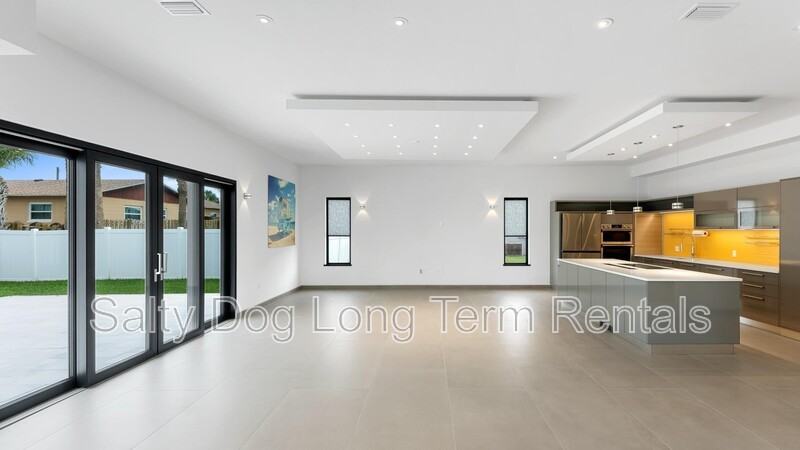 3001 John Anderson Dr - Photo 4 of 31